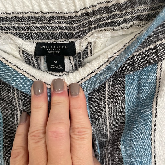 Medium petite Ann Taylor linen pants. Blue, charcoal and white. - Picture 3 of 6